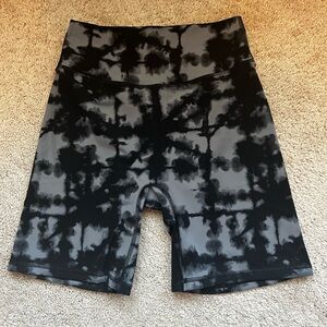 Kamo Fitness Serenity Shorts 6” Size Medium